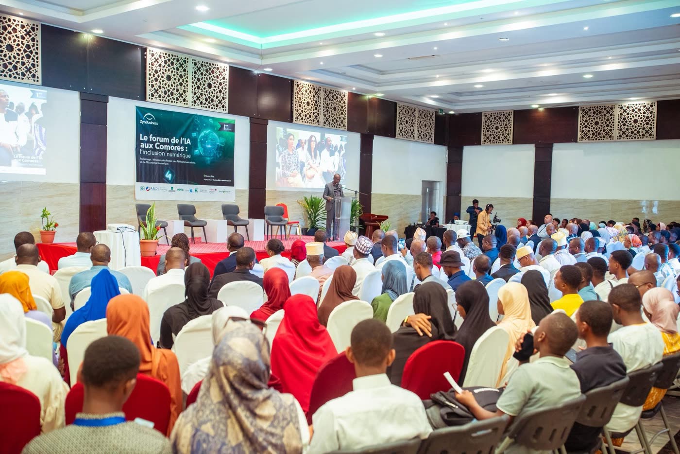 Salle comble à la 1ʳᵉ édition du Forum de l'IA aux Comores, Moroni, mars 2026